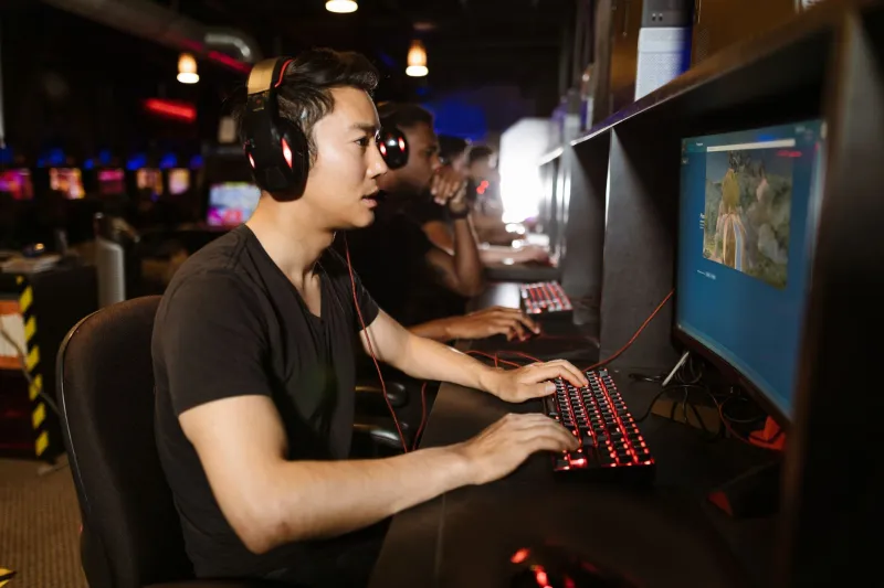 Hunting the Tilted: How Smart Teams Read Emotional Collapse and Farm Free Rounds Off It