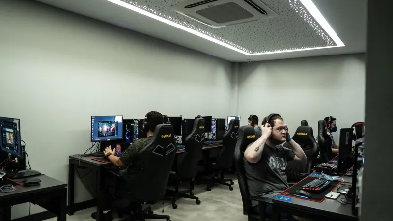 Practice Kings, Tournament Ghosts: The Ugly Truth About Teams That Can't Convert Scrims Into Wins